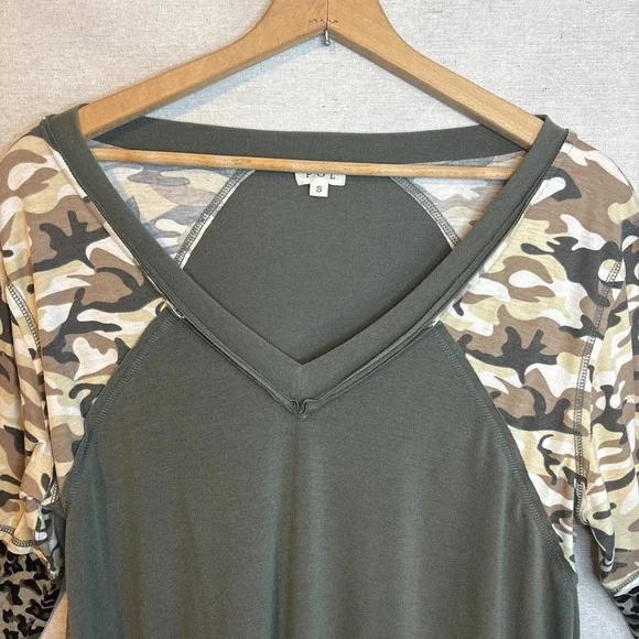 POL Womens Shirt Top‎ Small Green Camo Animal Print Oversized V-Neck Stretch - Picture 2 of 7